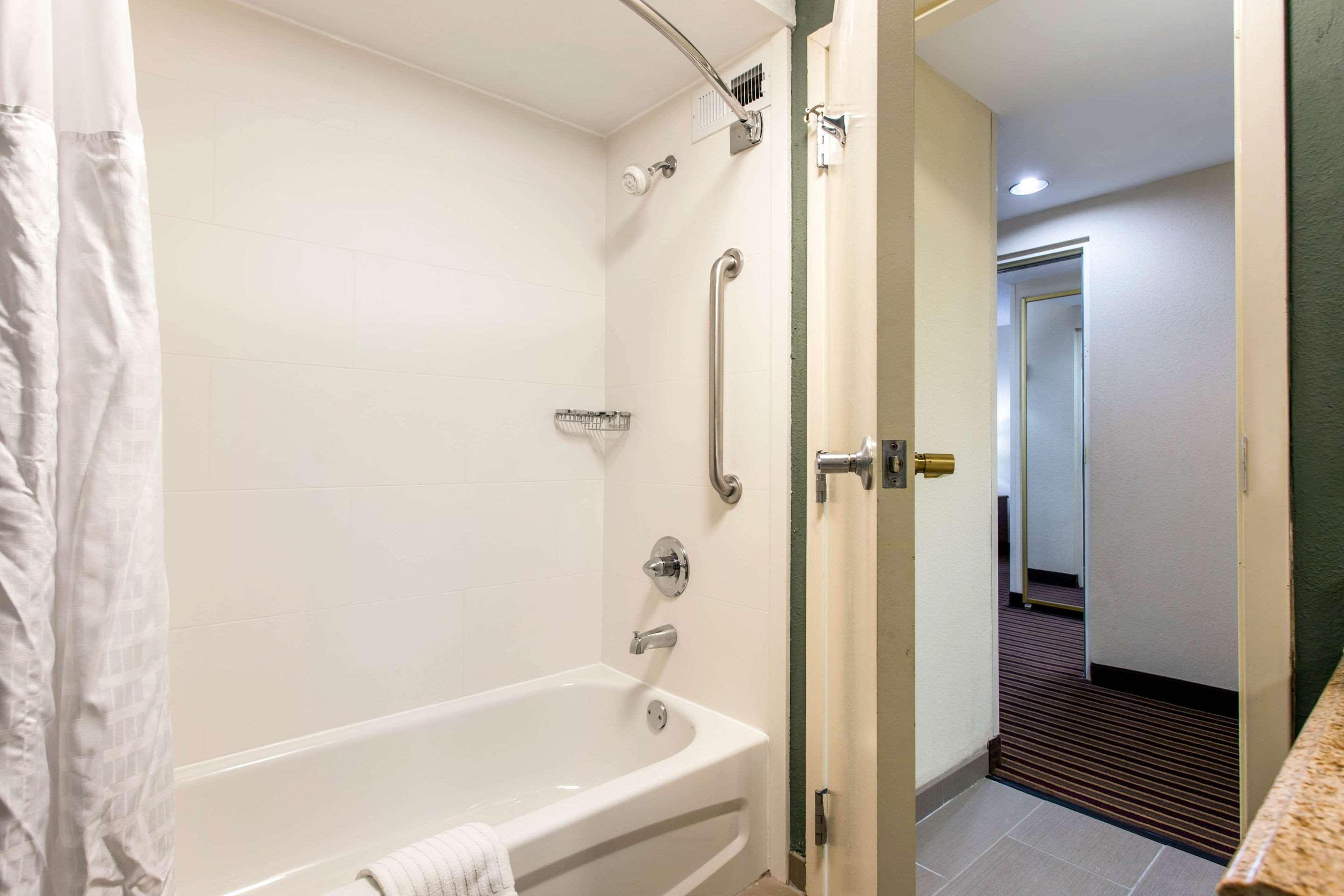 Hotel Western Crabtree Valley 3*